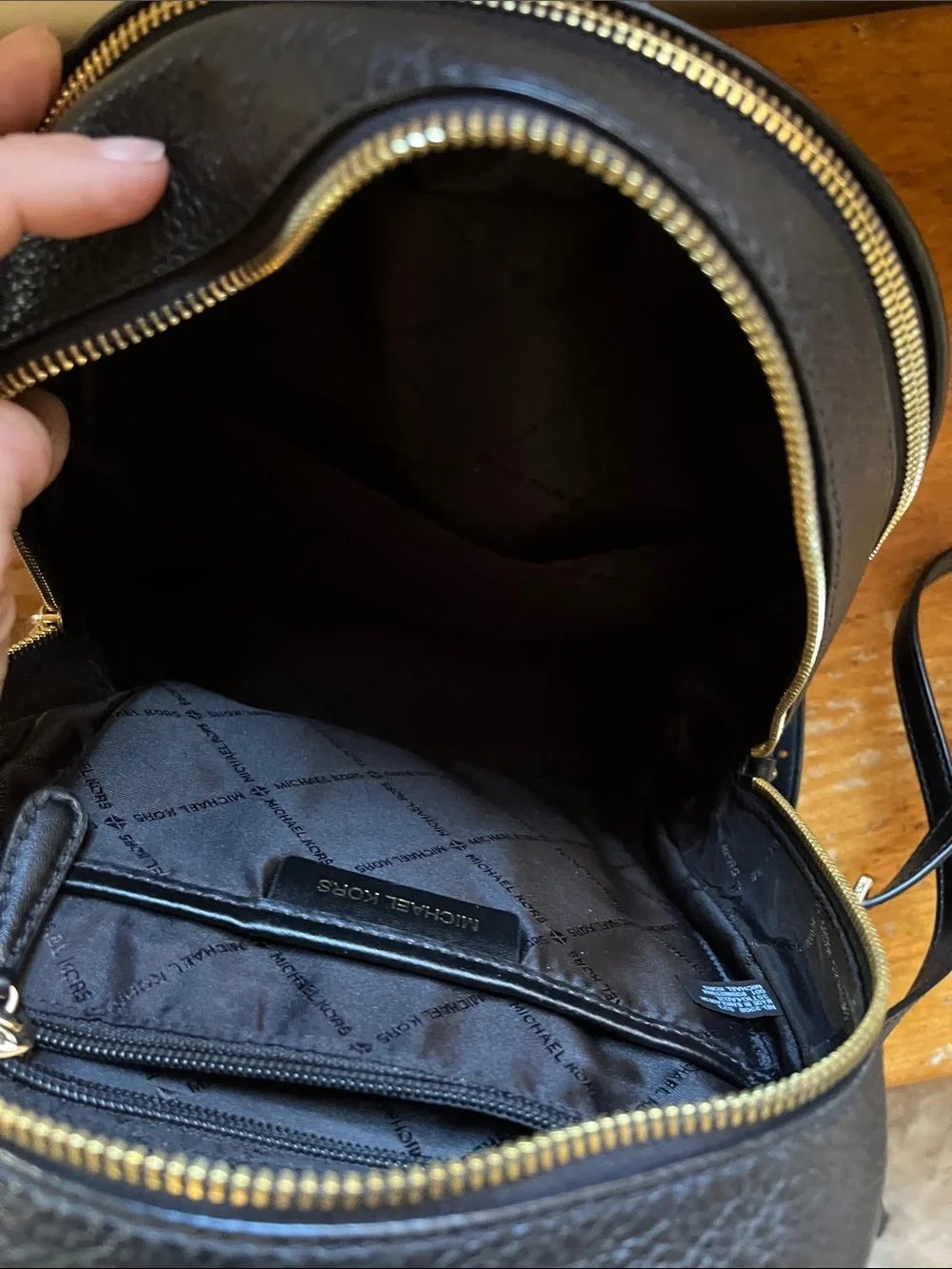 Michael Kors compact pebbled